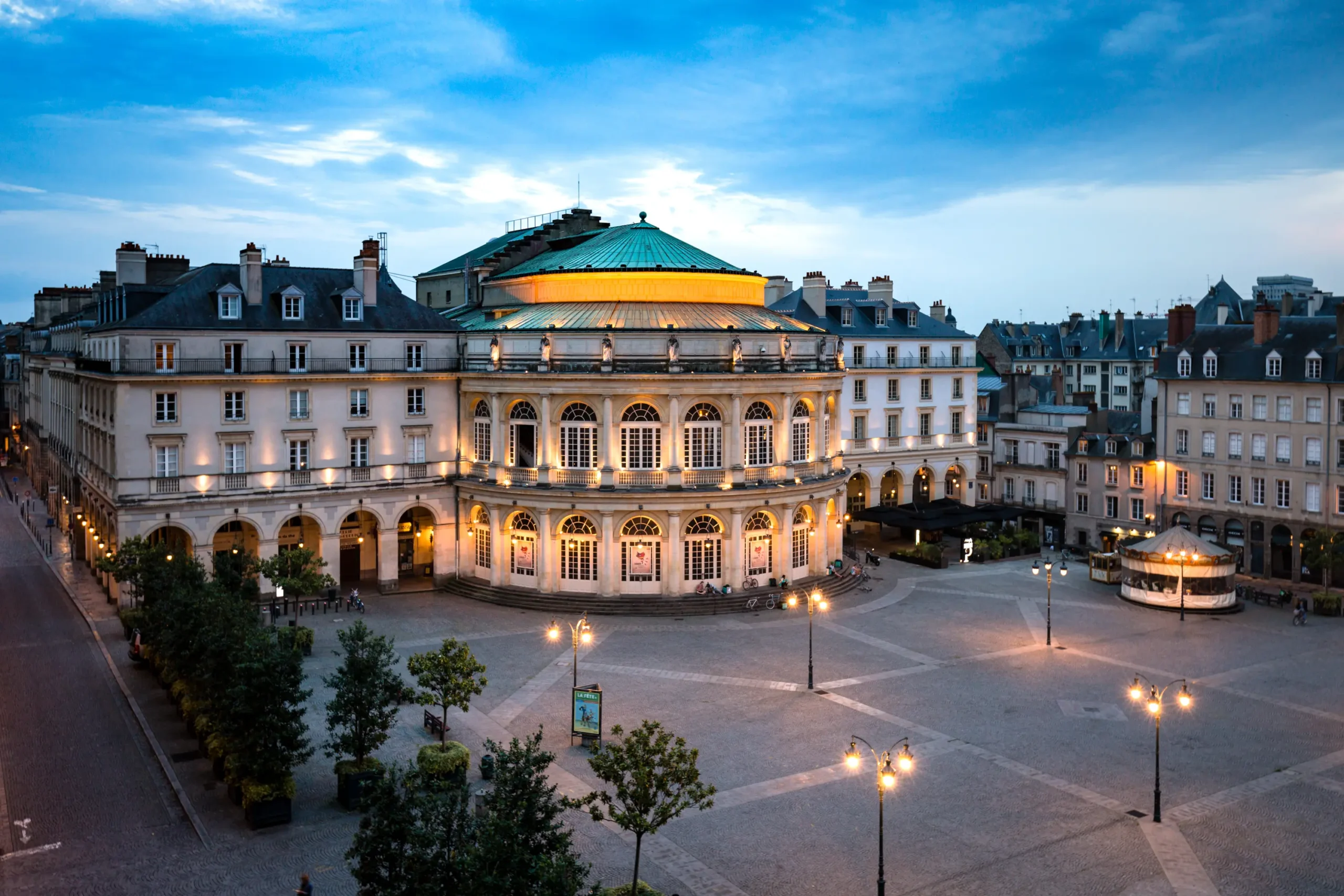 Ambiance des rues pavées du centre historique de Rennes - Tapis Rouge